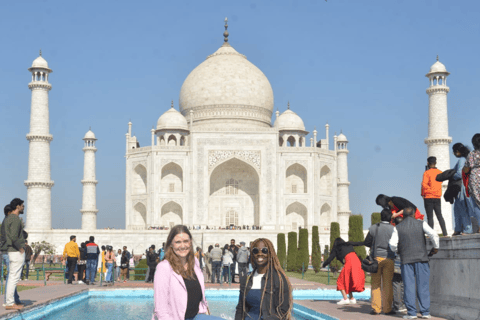 Agra: Wycieczka bez kolejki do Taj Mahal z opcjonalnym tuk tukiemOpcja z biletem do Taj Mahal, przewodnikiem i tuk tukiem