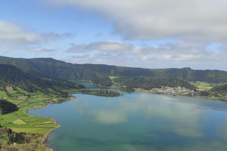 Hidden Routes of Sete Cidades: Lagoons and Unique Landscapes 4x4 Hidden Routes of the Seven Cities: Lagoons and Unique Landscapes 4x4