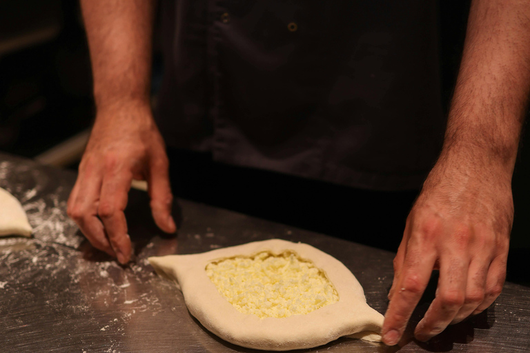 درس خاتشابوري الأجارستاني - تعلم وطهّ واكلدرس طهي جورجيا مع عشاء وعرض رقص