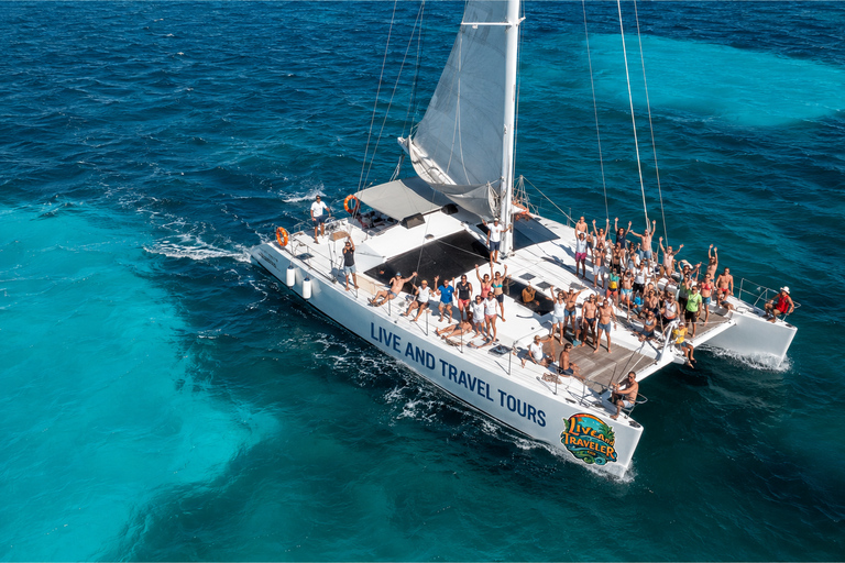 Isla Mujeres: All-Inclusive Catamaran with Open Bar, Snorkel and Lunch Jet Ski Tour to Isla Mujeres and Contoy