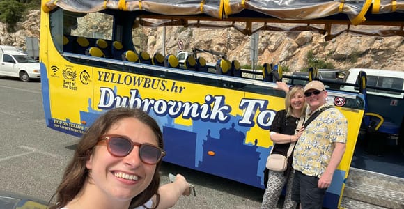 Hop-On Hop-Off Tour im gelben Cabrio: Entdecke Dubrovnik in 90 Minuten