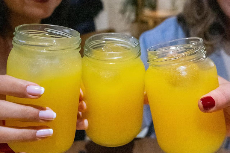 Bogotá: Chapinero Alto Walk with Coffee &amp; Local Market