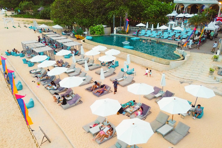 Nusa Dua: Canna Bali Beach Club Day-Pass/Dagbädd med F&amp;BPaket med dagbädd och hink (upp till 3 personer)