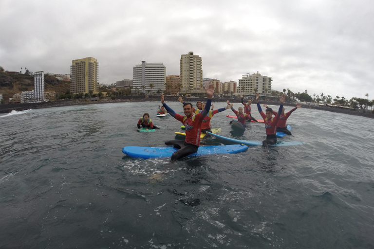 Puerto de la Cruz: Have your first surfing experience at Playa Martiánez