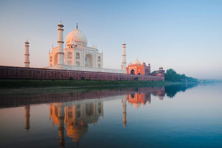 Desde Bombay: Amanecer en el Taj Mahal de Agra con el Templo de Lord ShivaServicio desde Delhi: Coche + Guía + Entrada + Desayuno en el hotel