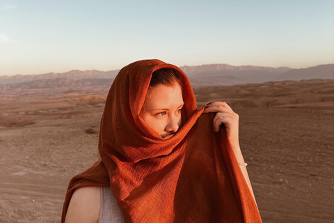 Marrakesz: Agafay Quad Tour z przejażdżką na wielbłądzie, kolacją i pokazemMarrakesz: Agafay Desert Quad Bike, Przejażdżka na wielbłądzie i Dinner Show