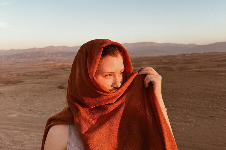 Marrakesz: Agafay Quad Tour z przejażdżką na wielbłądzie, kolacją i pokazemMarrakesz: Agafay Desert Quad Bike, Przejażdżka na wielbłądzie i Dinner Show