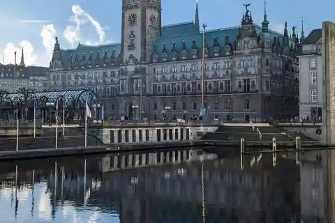 Hamburg: Guided Tour in French, the essentials in 2,5 hours!