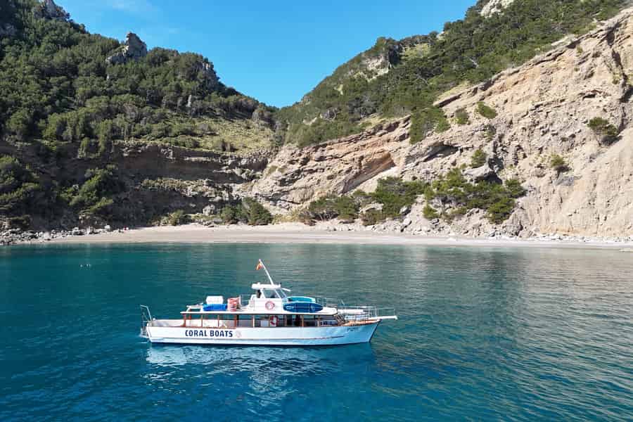 Alcudia: Bootsausflug mit Essen, Schnorcheln und SUP, kleine Gruppe. Foto: GetYourGuide Alcudia: Bootsausflug mit Essen, Schnorcheln und SUP, kleine Gruppe. Foto: GetYourGuide