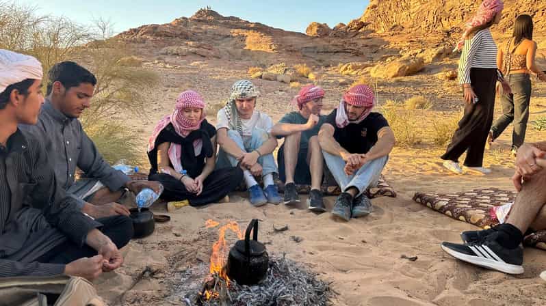 Wadi Rum: 4-Hour Morning or Sunset Jeep Tour