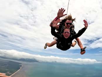 Airlie Beach: Tandem-Fallschirmspringen mit Strandlandung