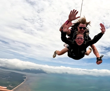 Airlie Beach: Tandem Skydiving Experience with Beach Landing