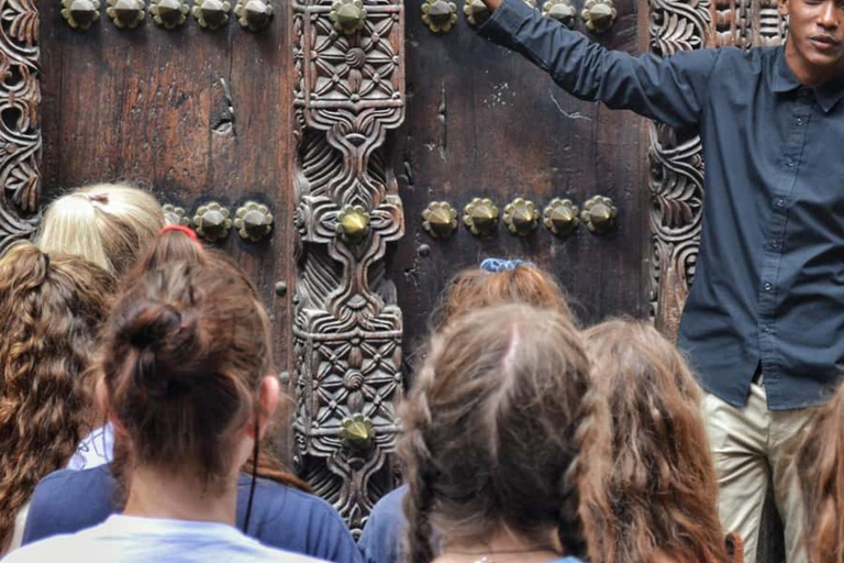 Zanzibar: Passeio a pé privado pela Cidade de PedraPasseio privado com transporte do hotel para qualquer lugar em Zanzibar.