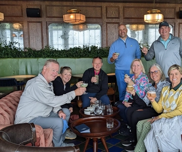 St Andrews: Andrews: City Highlights Walking Tour with Cocktail