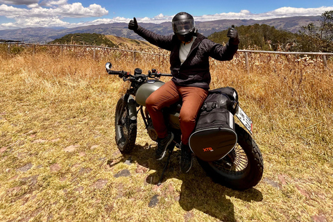 Quito: Private Motorcycle Passenger Tour with Local Guide Quito: Private Sightseeing Tour on a Passenger Motorcycle with a Local Guide