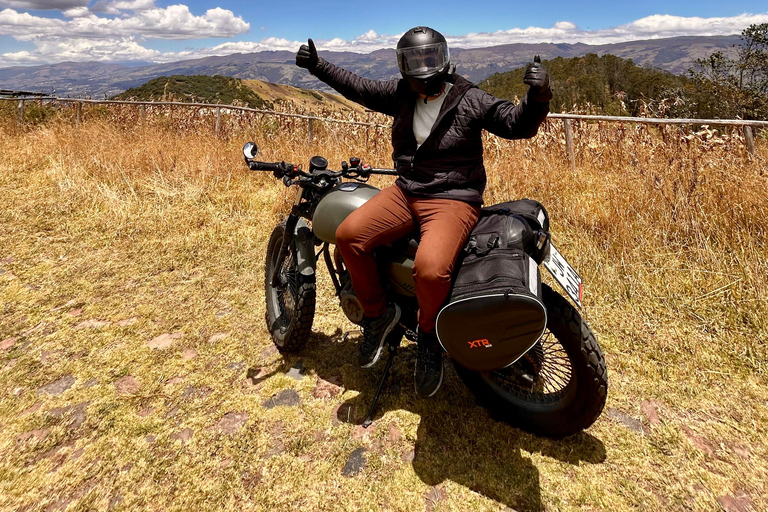 Quito: Private Motorcycle Passenger Tour with Local Guide Quito: Private Sightseeing Tour on a Passenger Motorcycle with a Local Guide