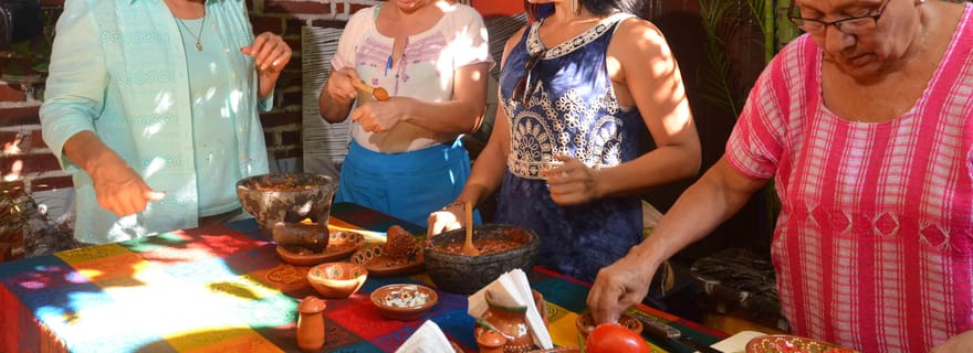 El Quelite : Atelier de fabrication de salsa et de tortilla au Molcajete