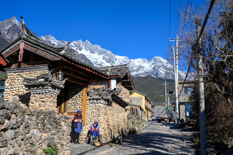 Passeio de bicicleta e visita guiada ao parque do mercado da vila de Lijiang baisha