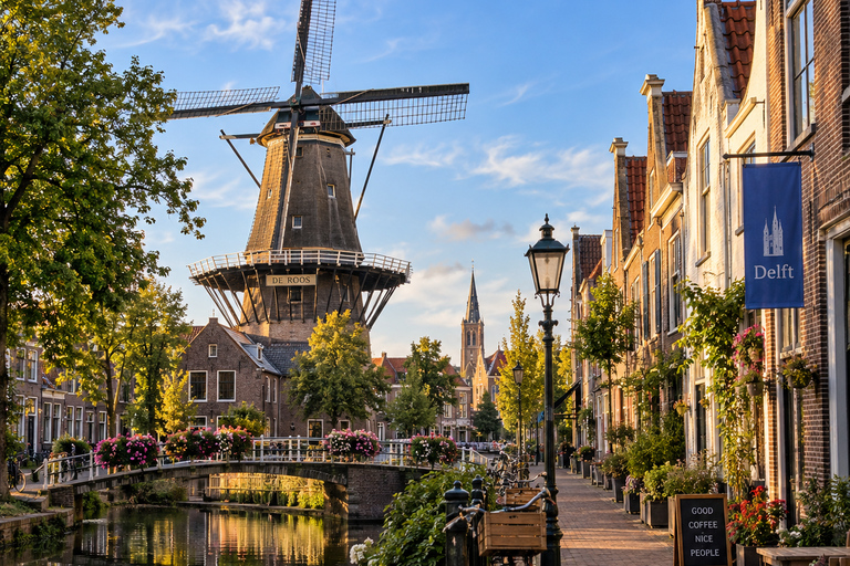 Delft: Guided Walking Tour with Pottery Shop Visit
