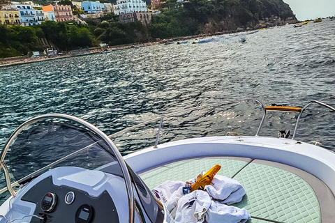 Vanuit Sorrento: Privétour van Amalfi &amp; Positano per boot