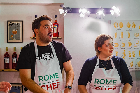 Roma: Pasta tradizionale con cocktail Corso di cucina per ubriachiClasse di gruppo