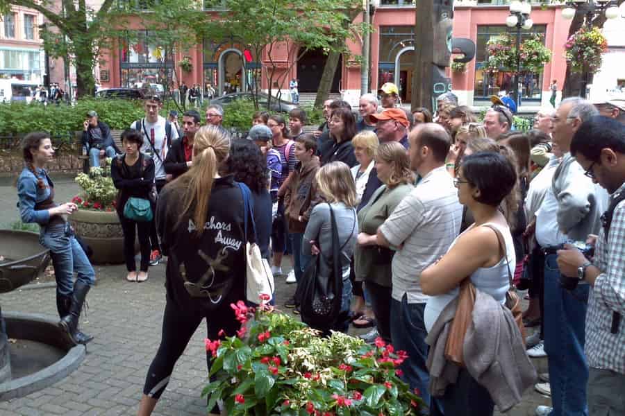 Sechs Frauen - Ein historischer Rundgang. Foto: GetYourGuide Sechs Frauen - Ein historischer Rundgang. Foto: GetYourGuide