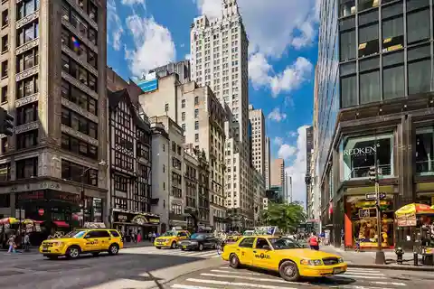 New York: 5th Ave Shopping Tour - Macy's to Bloomingdale's
