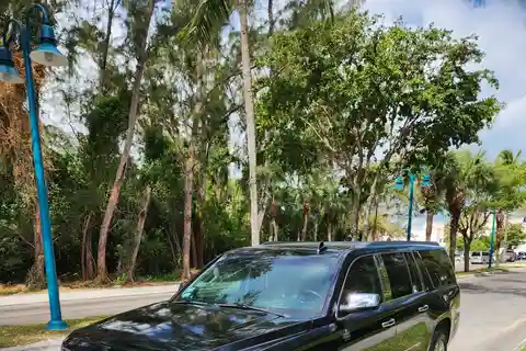 Nassau:Transfer from Airport Luxury Escalade Private One Way