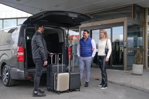 Keflavik Airport: Roundtrip Transfer to/from Reykjavik