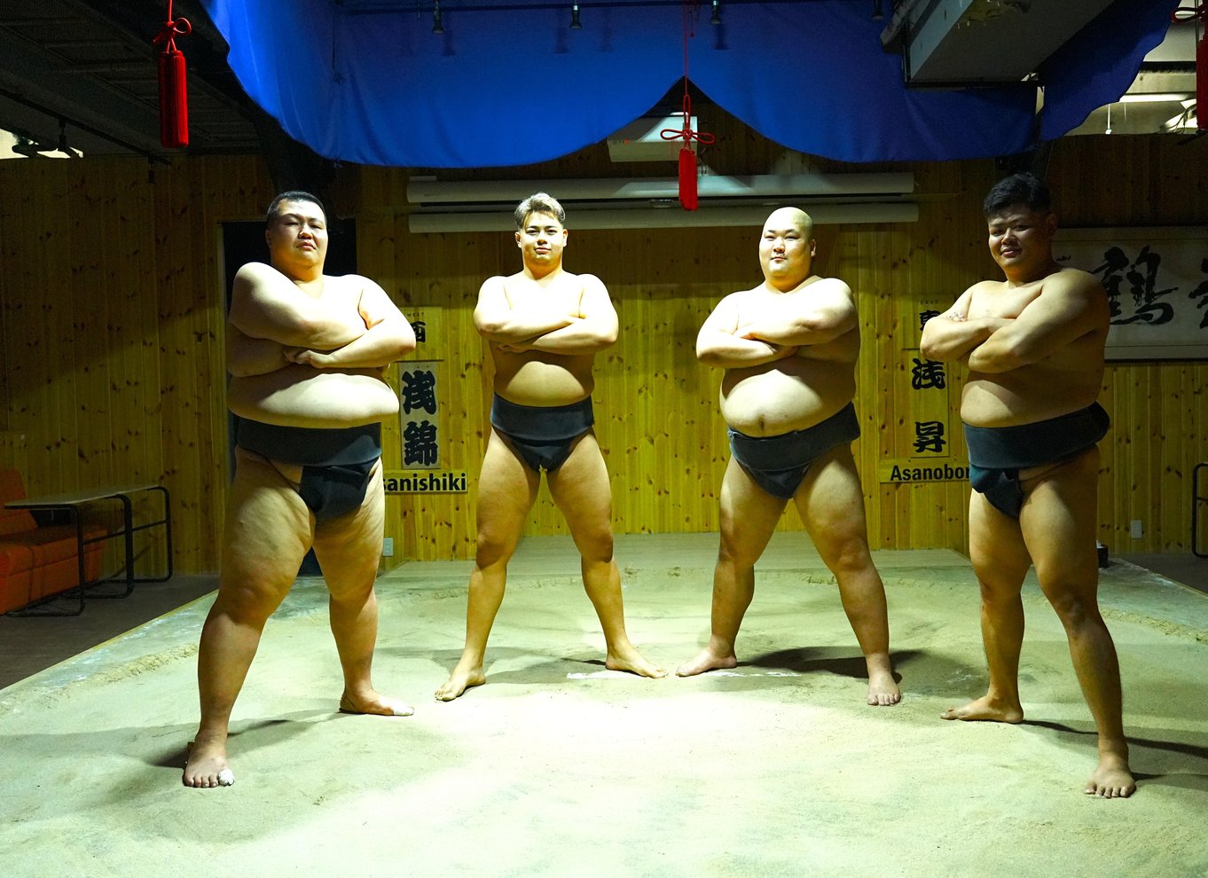 Tokyo: Sumo-underholdningsshow med kyllingegryderet og geisha