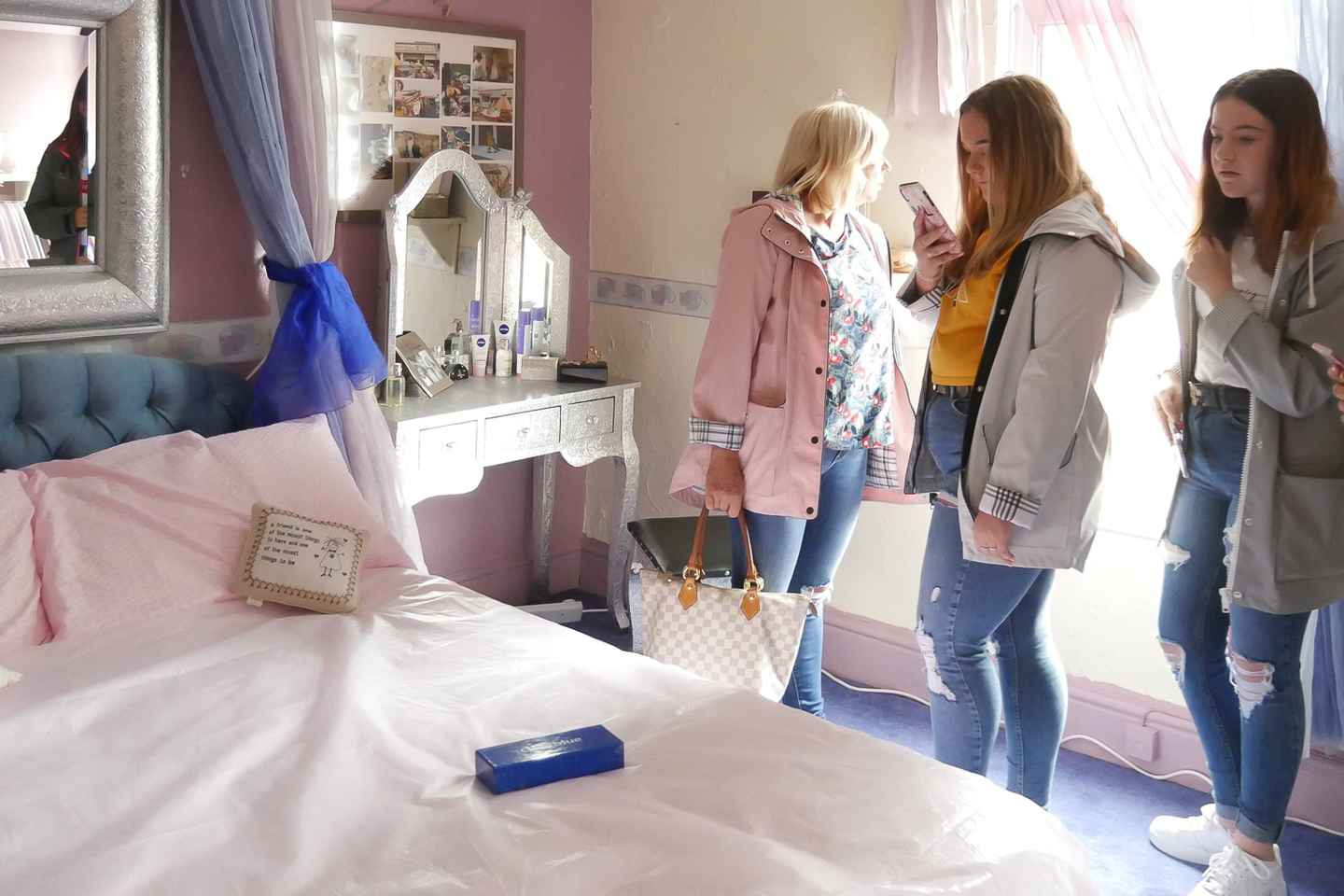 巴里岛欢乐游:探秘《加文与斯泰西》