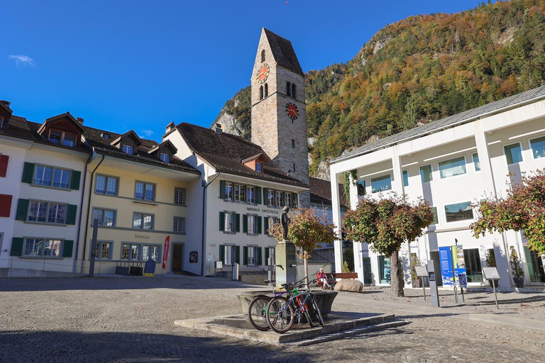 Interlaken: Excursión en bici con ríos, lagos y chocolate caliente