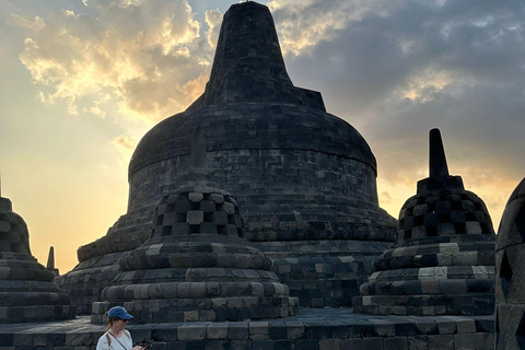 Yogyakarta: tour del Palazzo del Sultano, Borobudur e tramontoYogyakarta: Palazzo del Sultano, Borobudur e tour al tramonto