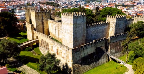 Lisbon: Private Luxury Tour to Belém, Cristo Rei and Alfama.