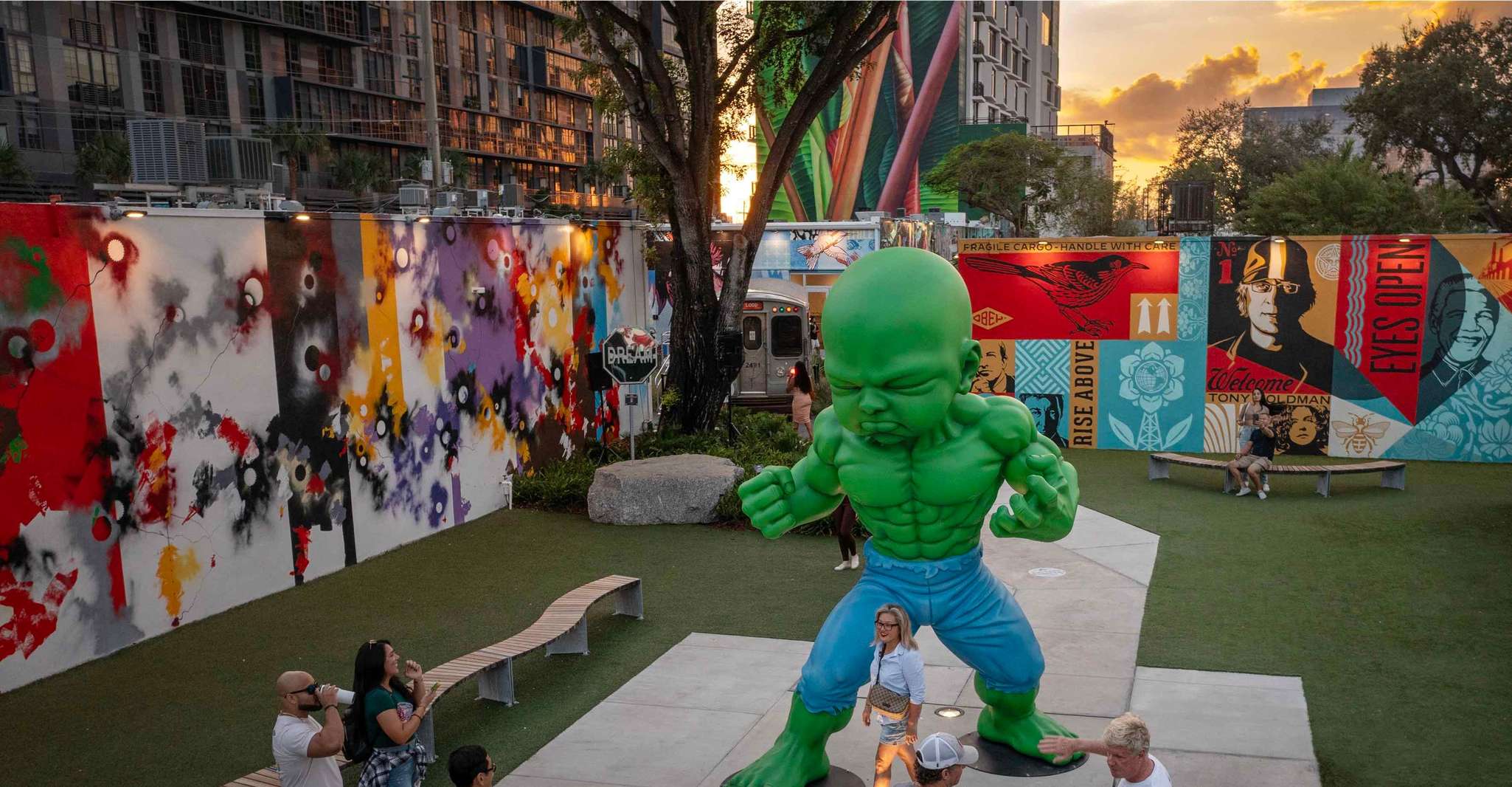 Miami: Wynwood Walls, Galleries, and Murals Guided Tour photo 17