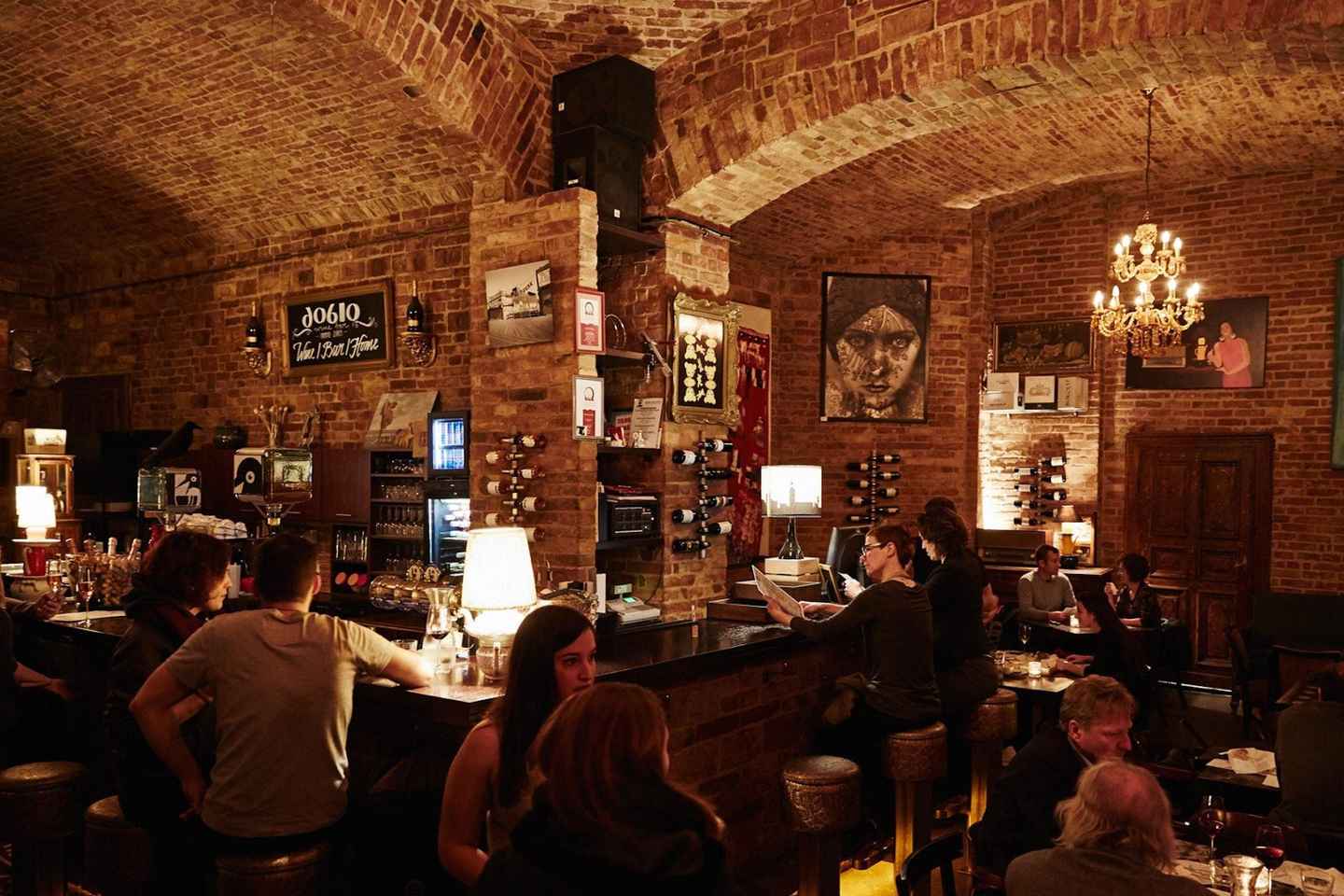 Wine Tasting Walk in Jewish Quarter Bars