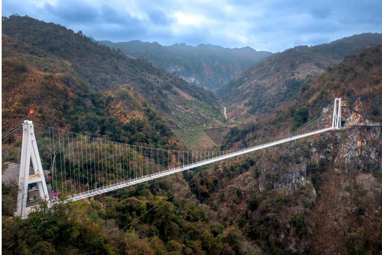 Crossing: 2-Day Moc Chau and Ta Xua Tour