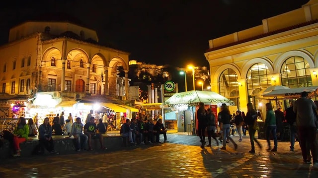 Athens: Night Walking City Tour in English or Spanish