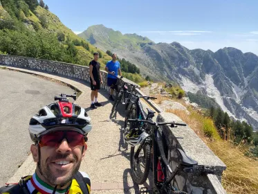 Tour mit dem E-Bike durch die Apuanischen Alpen