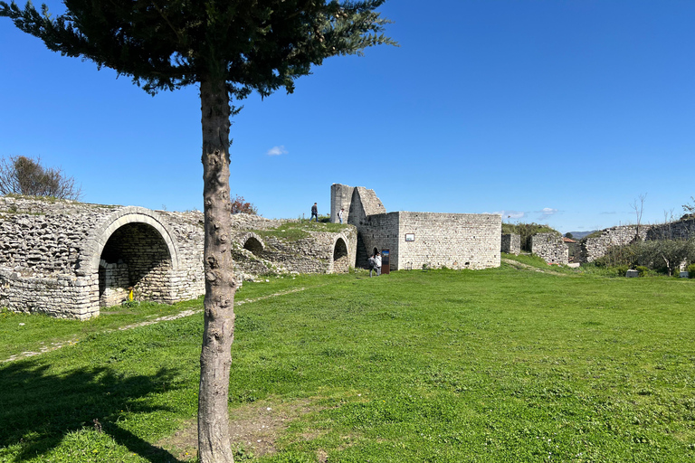 من تيرانا: بيرات، جيروكاستر، وكساميل، جولة لمدة يومين