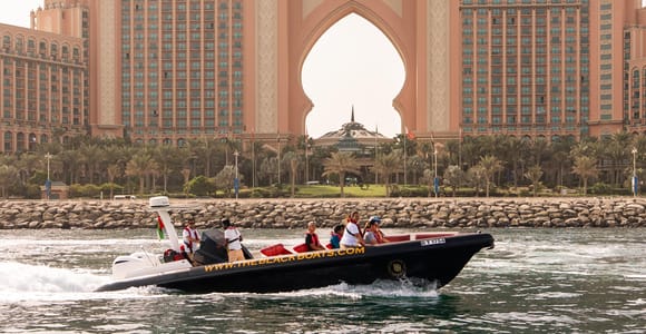 Dubai Marina: 1-Hour Luxury Sightseeing Speedboat Tour