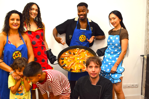 Madrid: Seafood Paella Masterclass Near Sol with Drinks Included