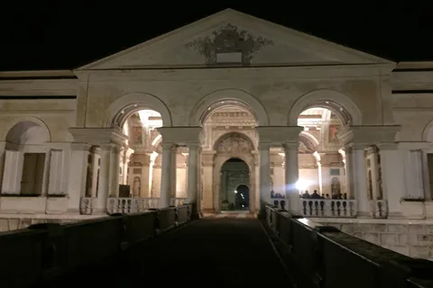 MANTOVA: OZIANDO TRA I GIGANTI: Visita ao Palazzo Te