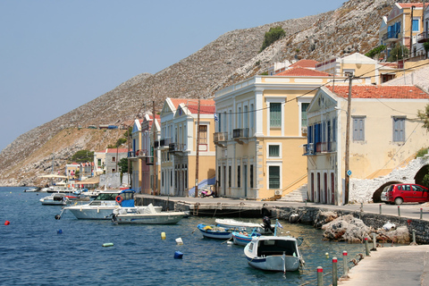 Rhodos: Hogesnelheidsboot naar het eiland Symi en de Sint-JorisbaaiAan boord van de boot in de Mandraki haven in Rhodos