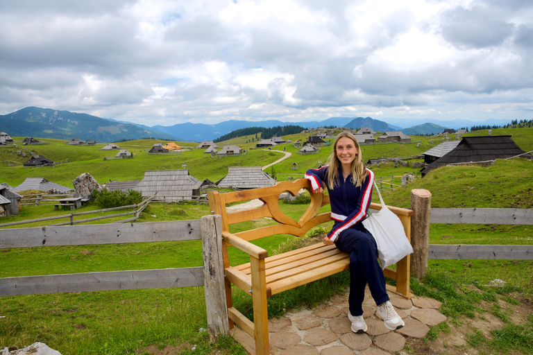 From Ljubljana: Velika Planina Tour with Meal & Photos