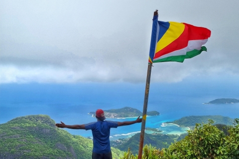 Epische Abenteuerwanderung zum höchsten Punkt der SeychellenWanderung zum Morne Seychelles Trail, Seychellen.