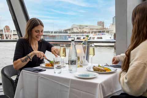 Thames Dinner Cruise with live entertainment