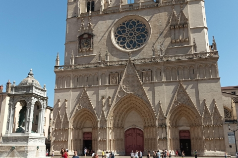 Lyon : private guided tour with an official tour guide ! Price from 21 to 30 people