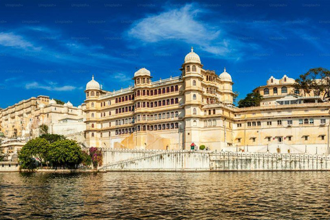 Udaipur: 2-Day Private Tour with Guide & Boat Ride