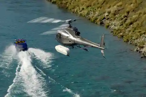 Wānaka: Heli Jet Combo - Helicopter & Jet Boat Adventure